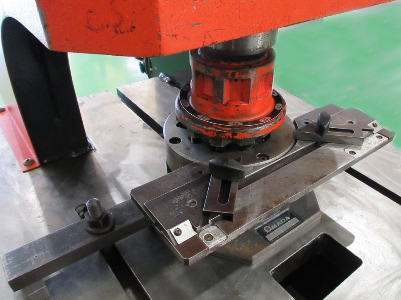 アマダ ハンマーパンチ HP-8