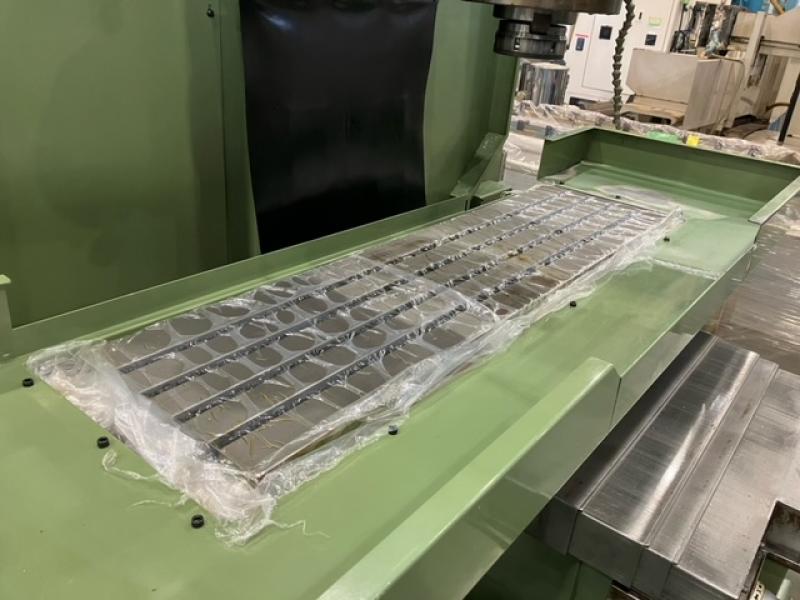 大隈豊和機械 NC立フライス 2V-NC