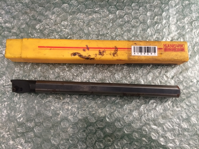 サンドビック ボーリングバイトホルダー R166.0KF-16-16