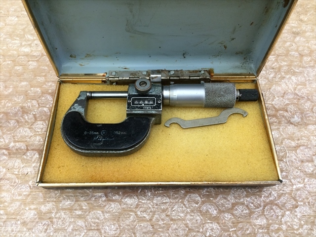 ミツトヨ カウント外側マイクロメーター M820-25V(193-511)