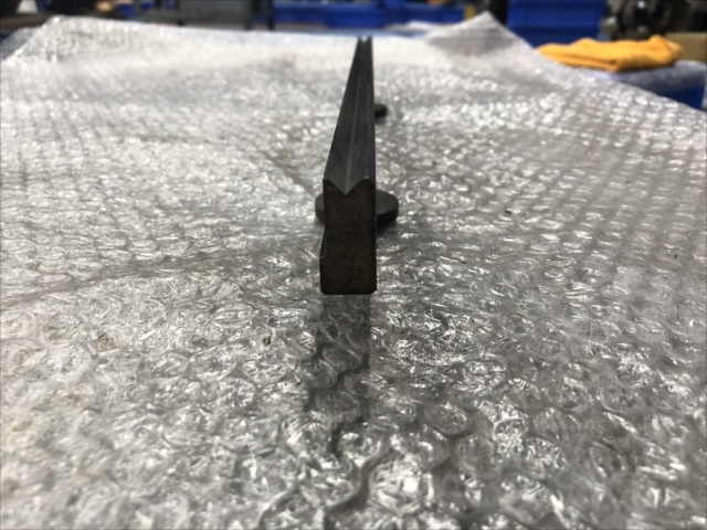 アマダ 金型