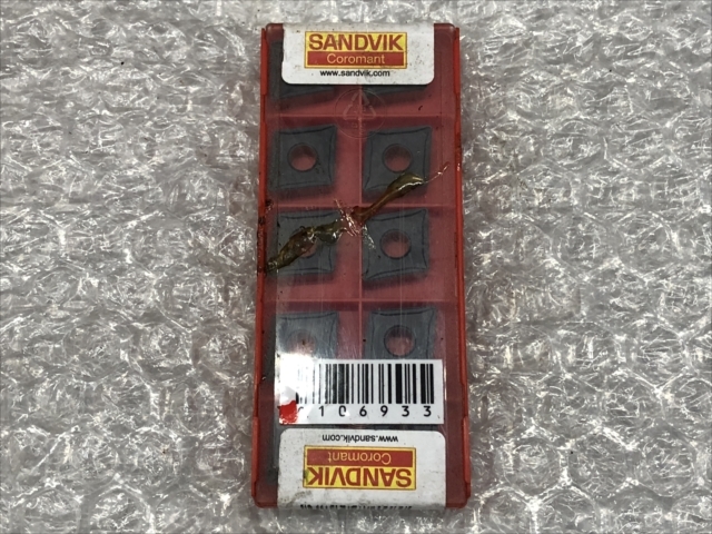 サンドビック チップ 新品 CNMG 12 04 08-QF 4215