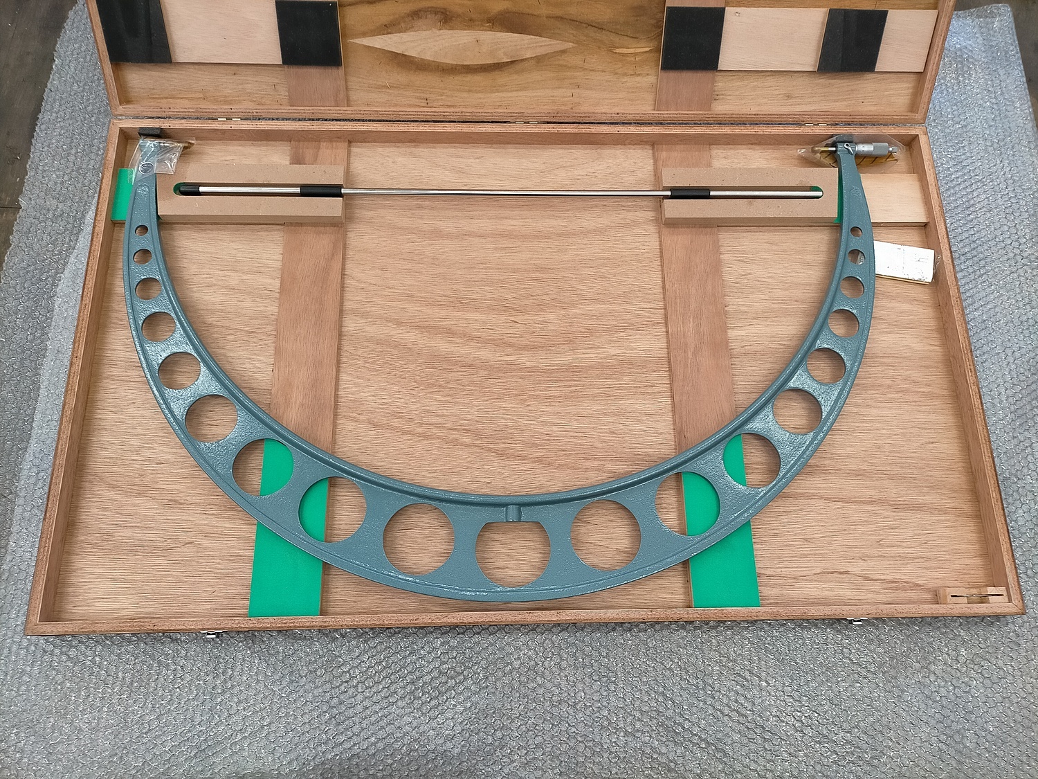 ミツトヨ 外側マイクロメーター OM-975(103-175)