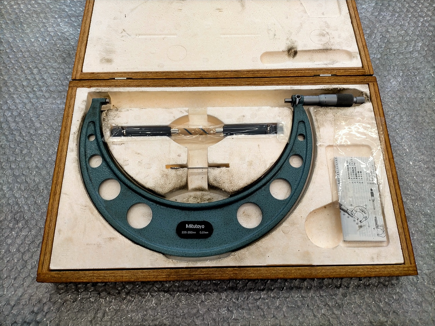 ミツトヨ 外側マイクロメーター OM-250(103-146)