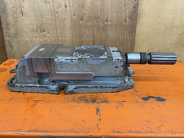 津田駒 油圧バイス 175