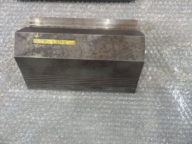 金型1山
