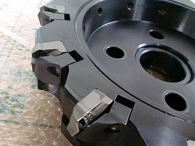 サンドビック フェイスミル RA260.22S-250-25J-47.6W