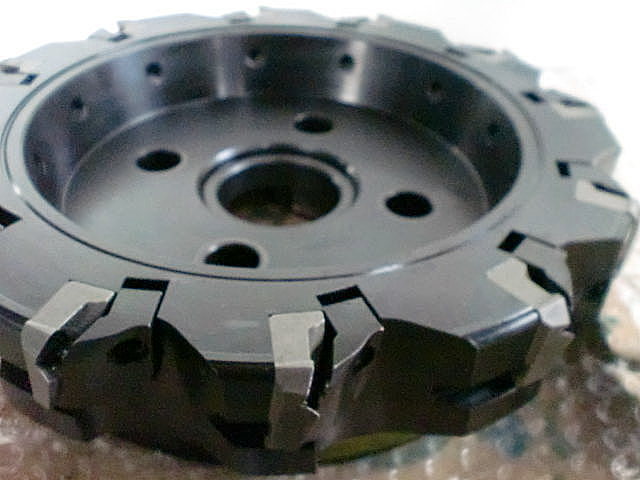 サンドビック フェイスミル RA260.22S-250-25J-47.6W