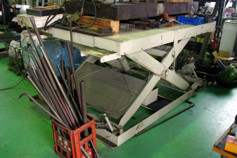 アマダのラインに使用 テーブルリフター 1600x2200mm