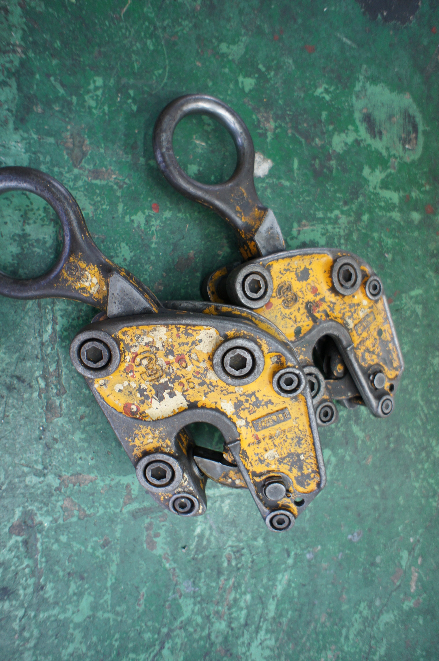 ネツレン 竪吊クランプ V-25