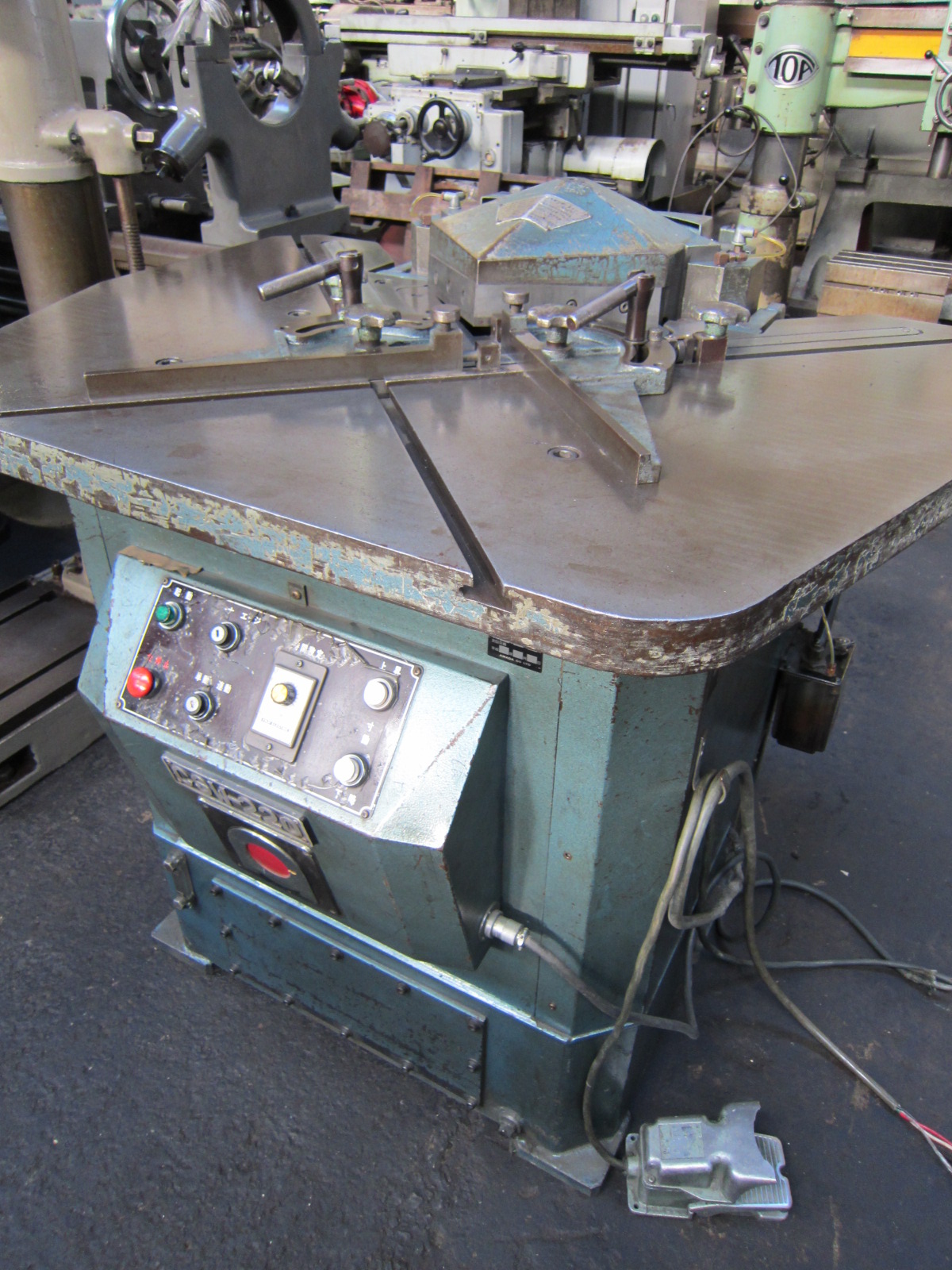 アマダ コーナーシャー CSW-220