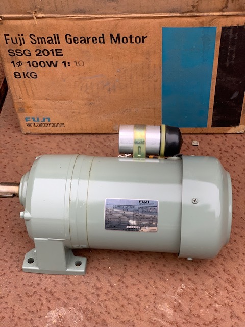 富士電機 0.1kwギアードモーター(新古品) SSG201E　10