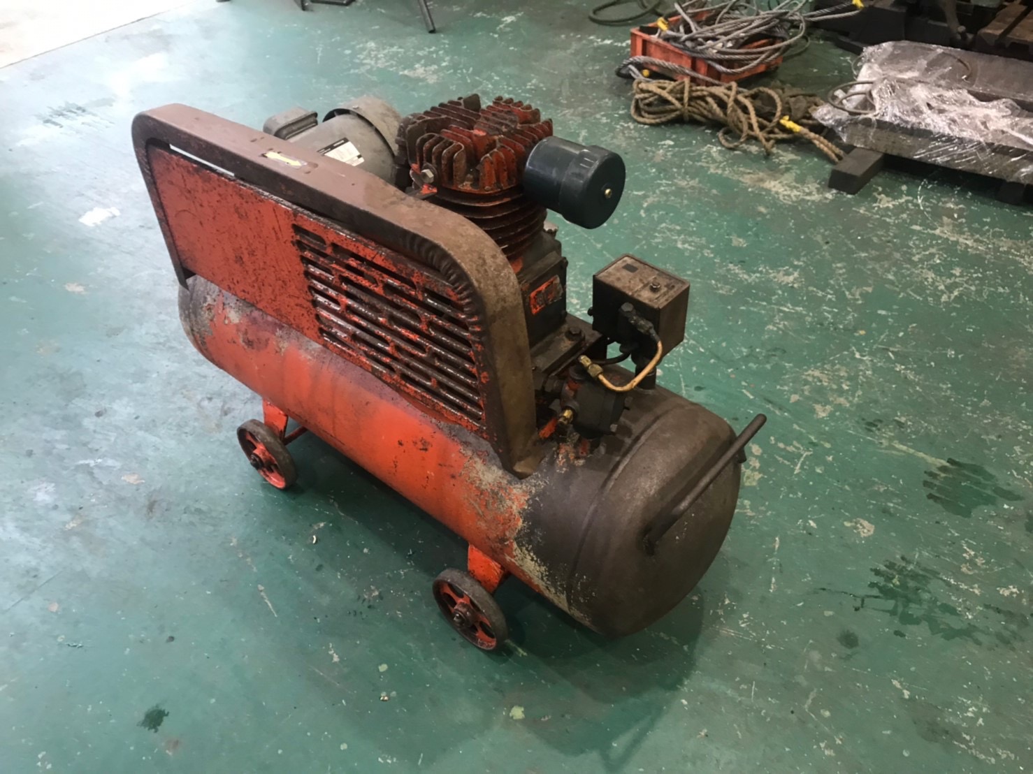 明治 0.75kWエアーコンプレッサー