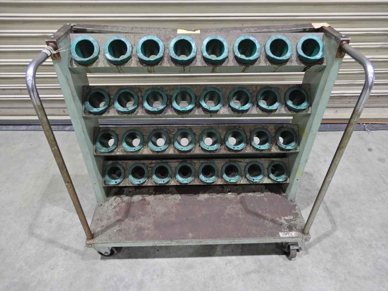 ツールラック 50番　32本(キャスター付き)