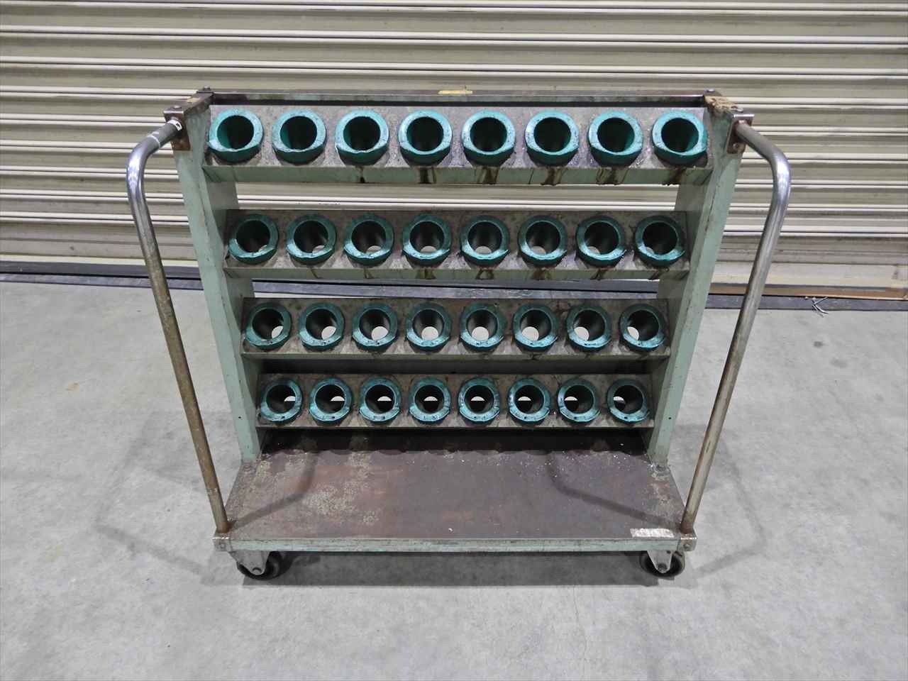 ツールラック 50番　32本(キャスター付き、ガタ有)