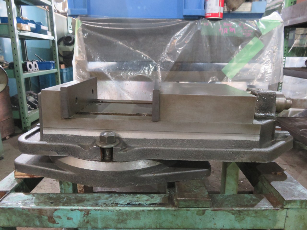 KKK/AIBA 回転台付マシンバイス 不明