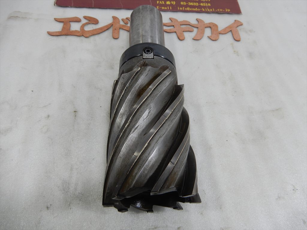 超硬エンドミル 超硬エンドミル　UTi20T　シャンク径42mm　8枚刃　Φ70×125×31,75Φ　一部破損あり