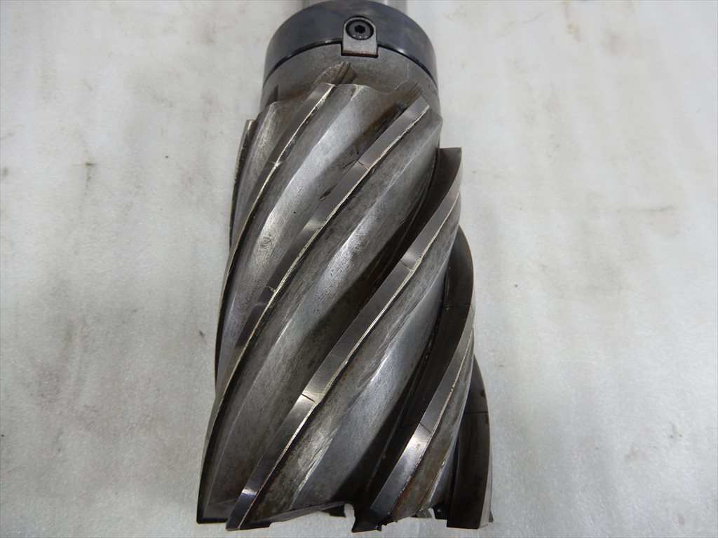 超硬エンドミル 超硬エンドミル　UTi20T　シャンク径42mm　8枚刃　Φ70×125×31,75Φ　一部破損あり