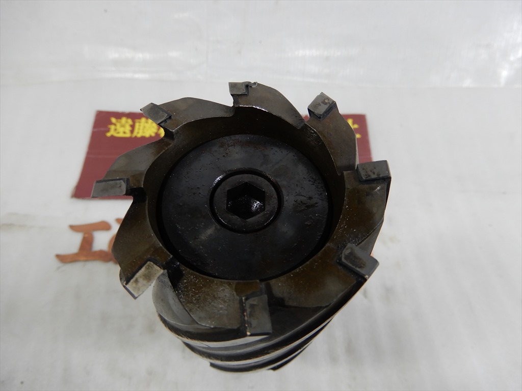 超硬エンドミル 超硬エンドミル　UTi20T　シャンク径42mm　8枚刃　Φ70×125×31,75Φ　一部破損あり