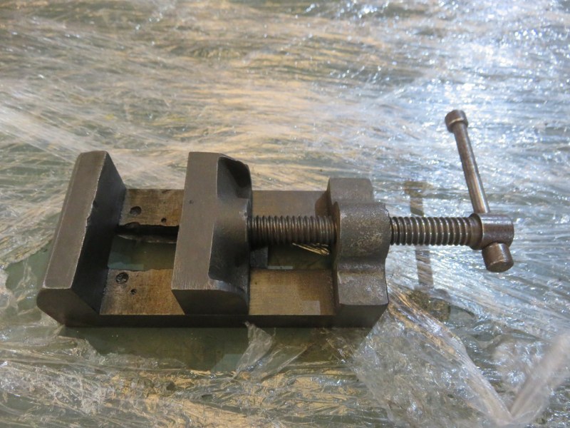 不明 バイス 不明