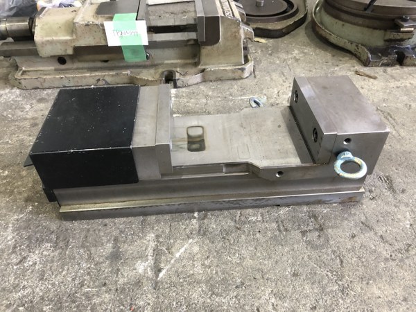 不明 バイス 不明