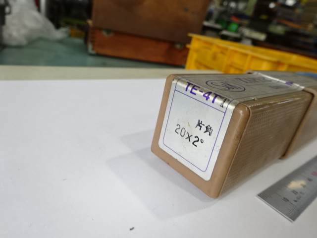 テーパーエンドミル 20X2°