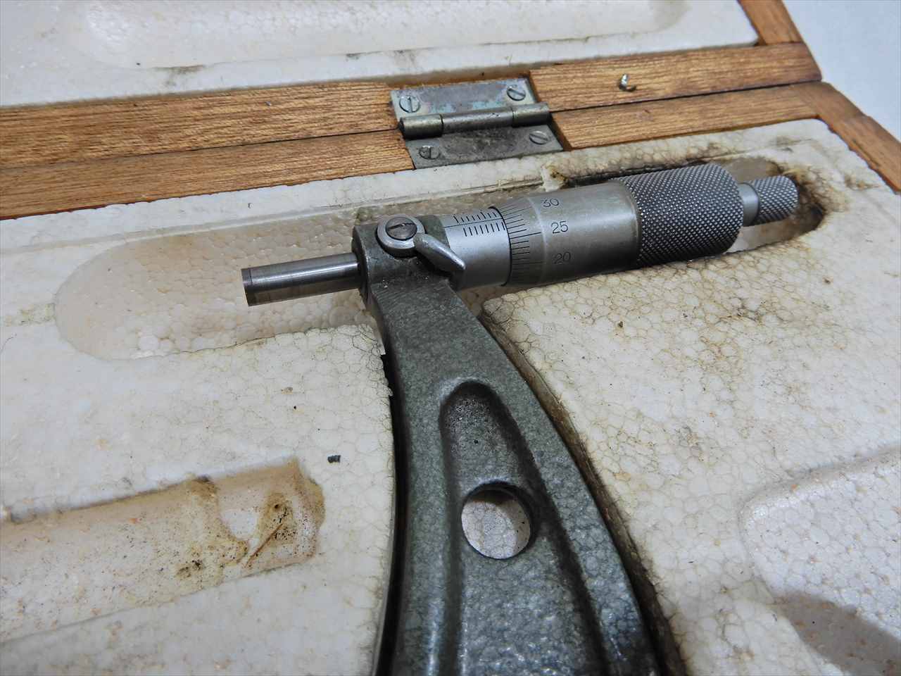 ミツトヨ 外側マイクロメーター 200-225mm 0.01mm