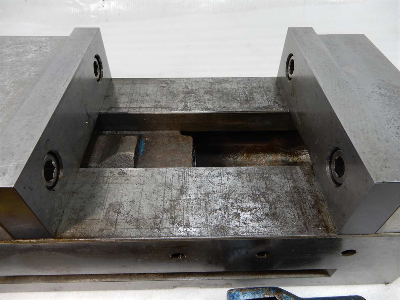 ネジバイス 口金巾151口金H44開き146