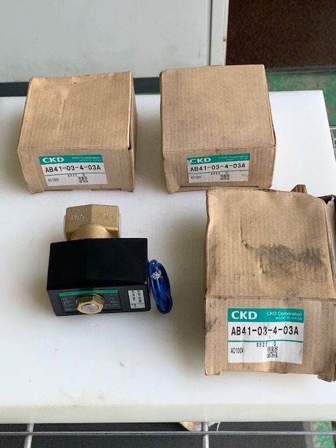 CKD ソレノイドバルブ AB41-03-4-03A AC100v(新古品)