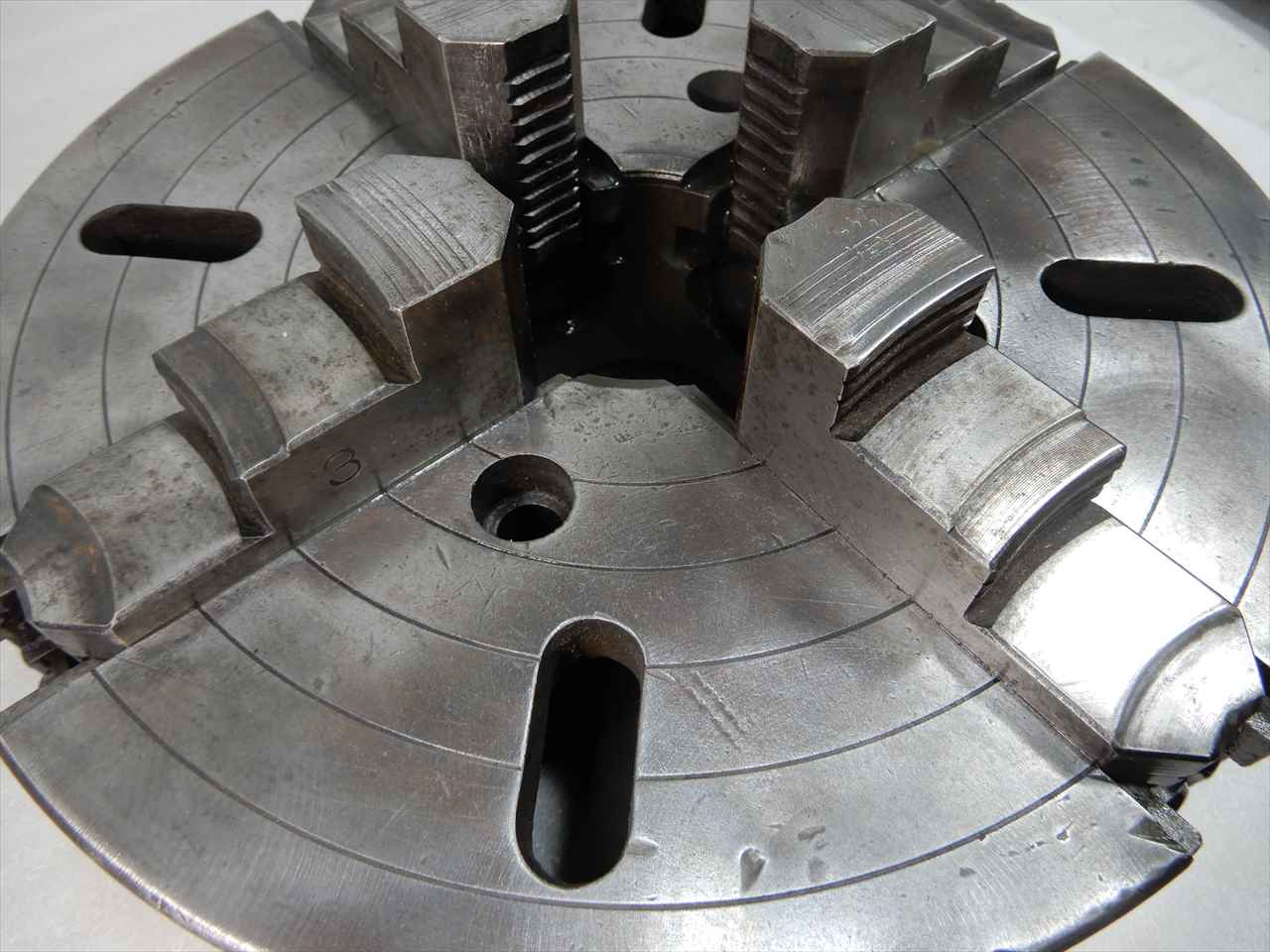 インデペンデントチャック 300φ