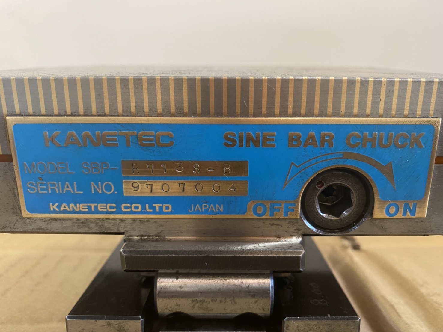 カネテック サインバー式永磁チャック SBP-R713S-B