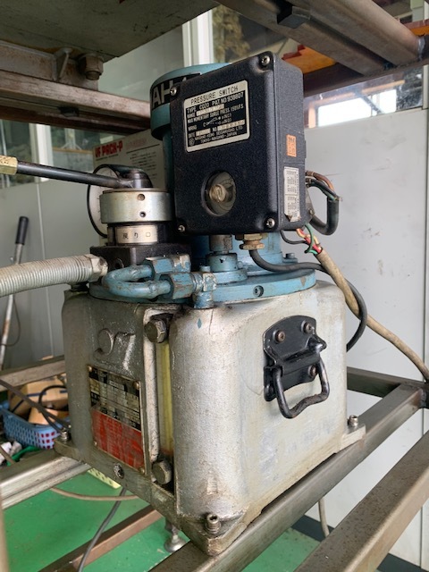 大阪ジャッキ テーブルプレス　180mm超小型油圧ベンダー MODEL10KPA　100v