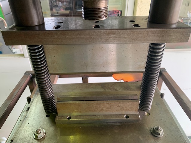 大阪ジャッキ テーブルプレス　180mm超小型油圧ベンダー MODEL10KPA　100v