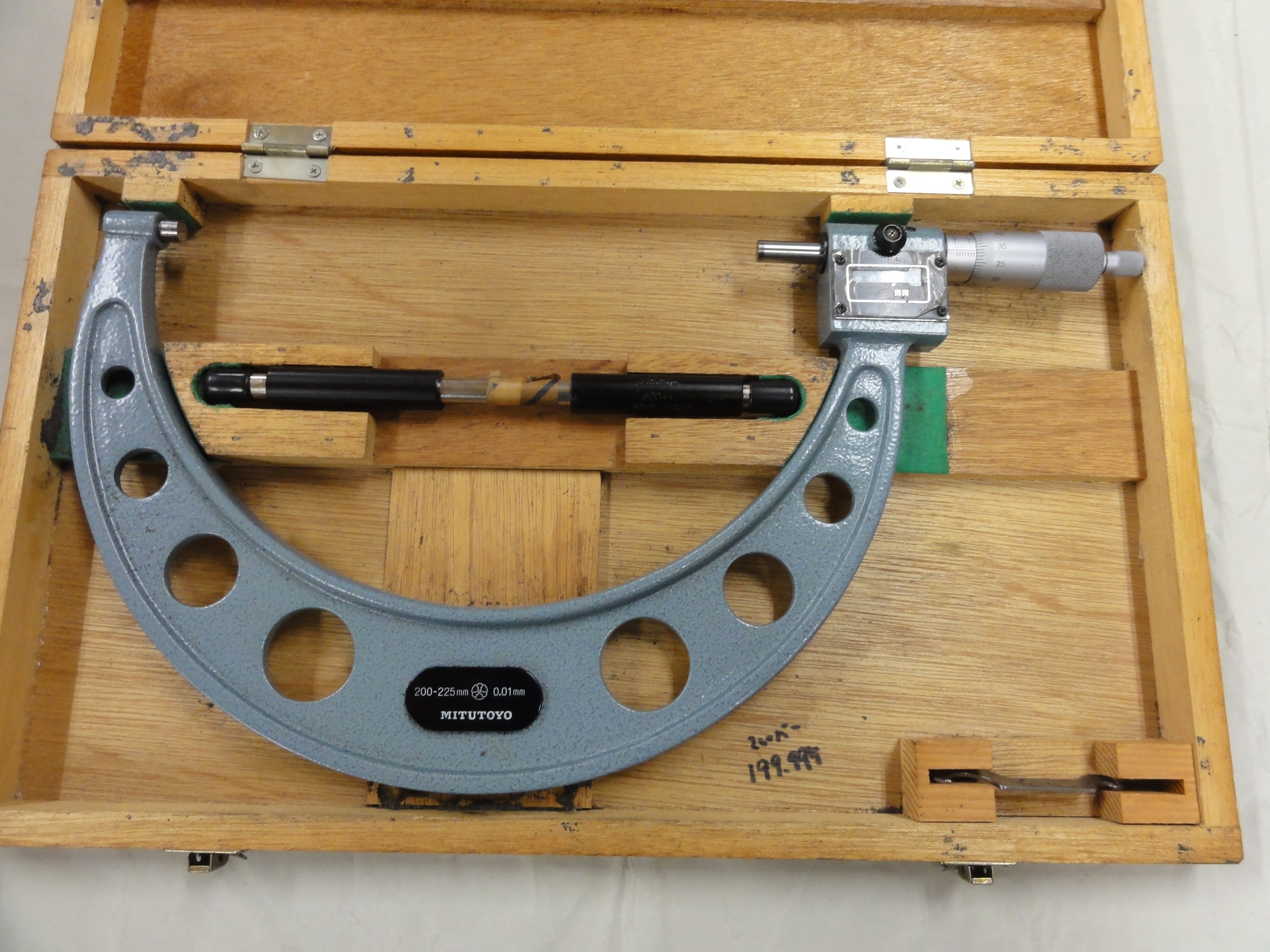 MITUTOYO｜ミツトヨ カウント外側マイクロメーター M810-225