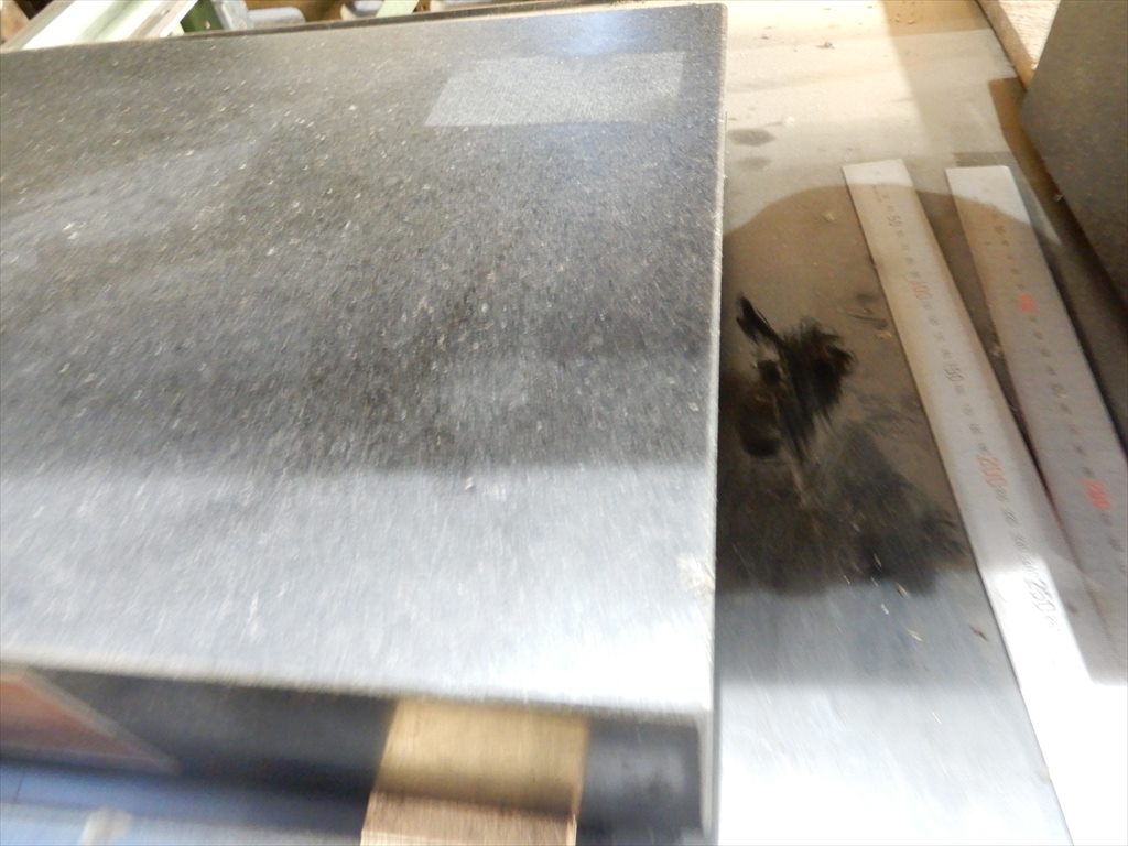 武蔵野精機 石定盤 450×300×90mm　一部欠けあり