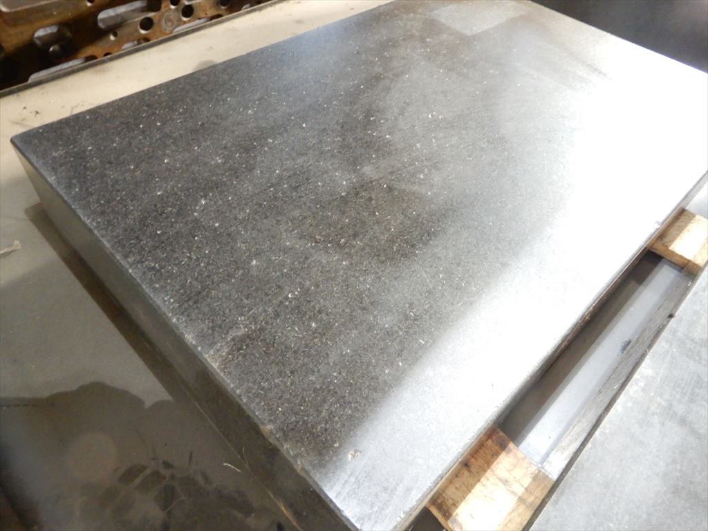 武蔵野精機 石定盤 450×300×90mm　一部欠けあり