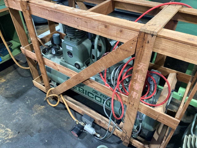 日立 1.5kWエアーコンプレッサー 1.5OP-8.5T