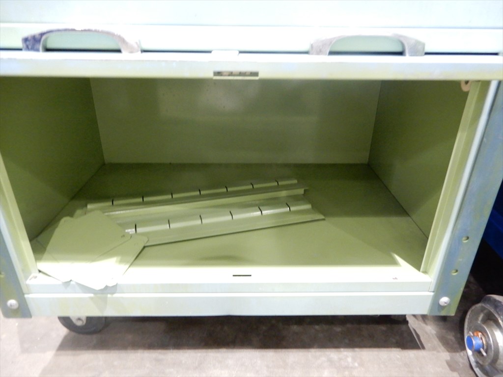 ツールワゴン 750×500×900mm タイヤ付 鍵なし