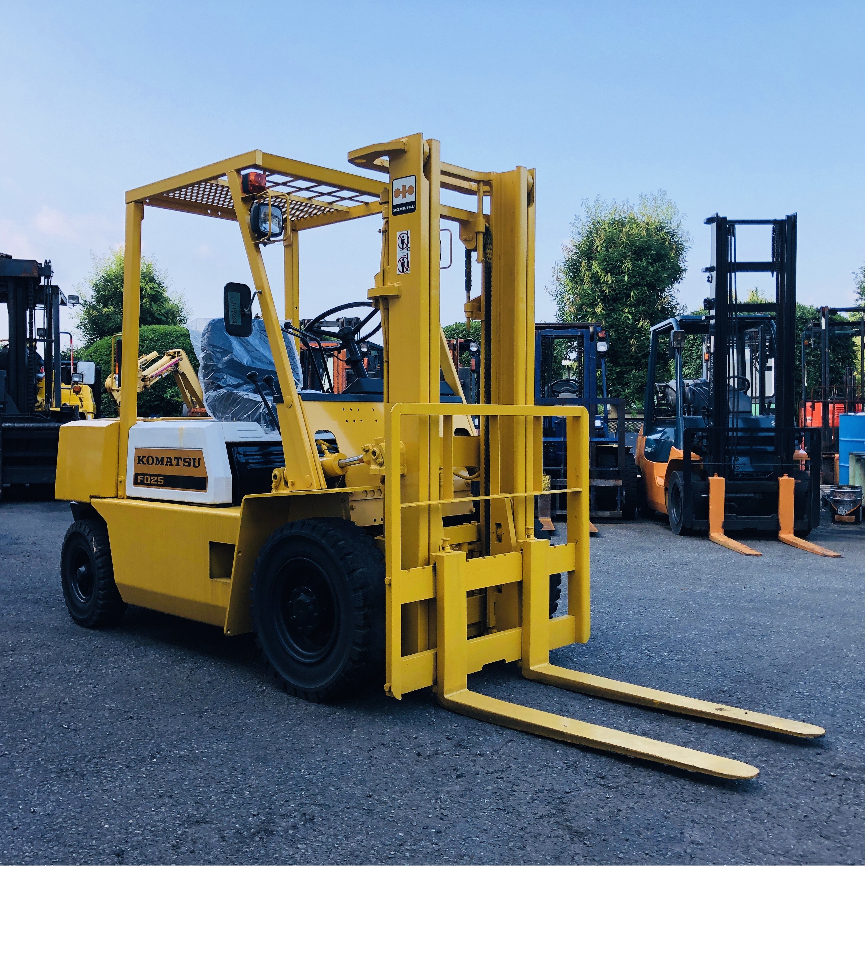 コマツ 2.5Tフォークリフト FD25-10 | マシンライフ
