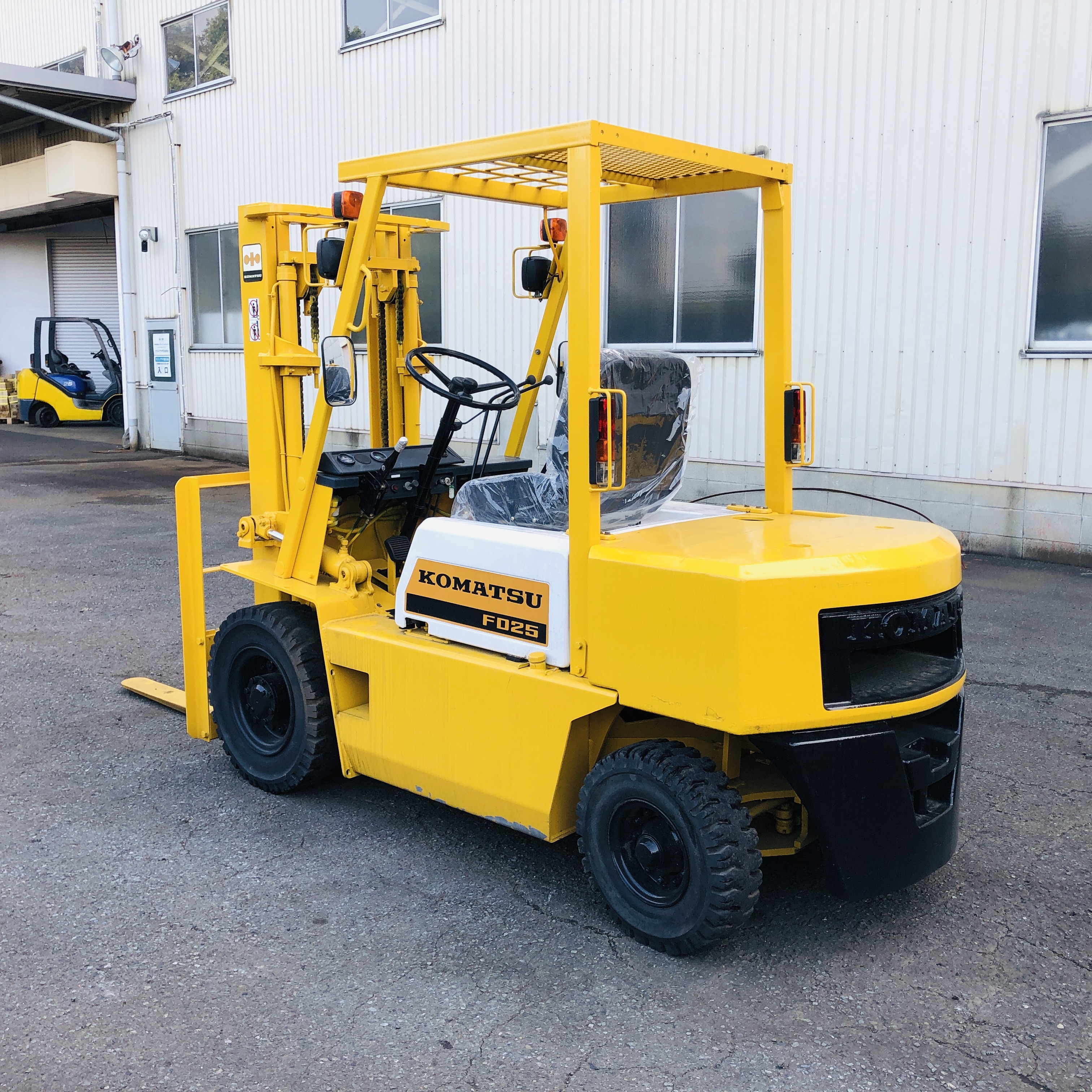 コマツ フォークリフト イエロー 電動式フォークリフト - AM50 - KOMATSU FORKLIFT/コマツ - 乗り型 / 3
