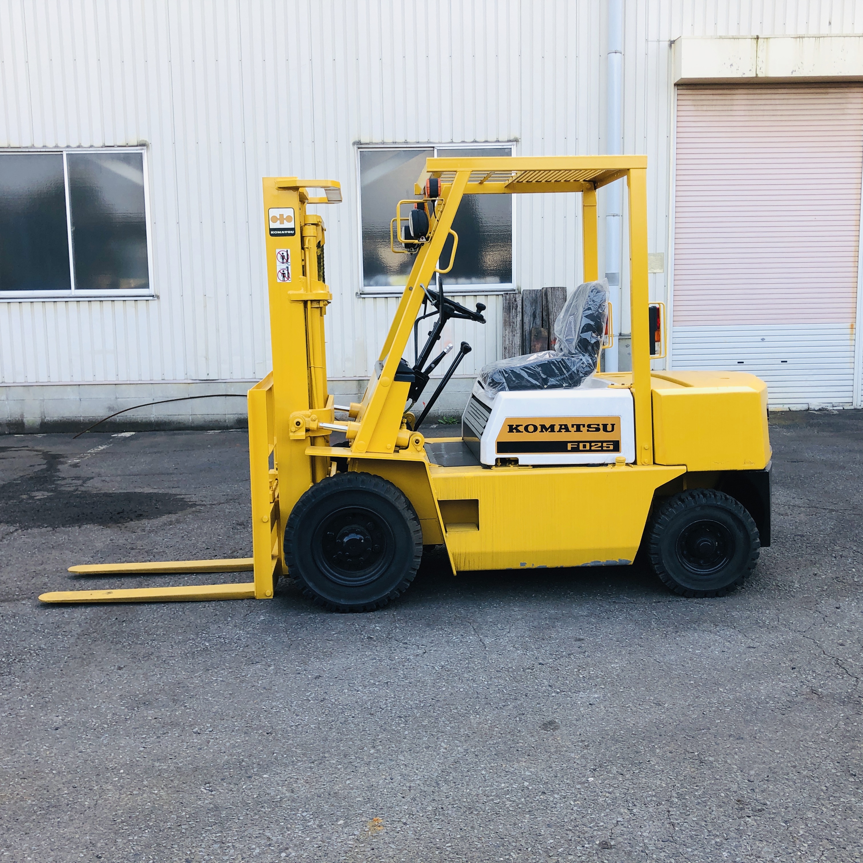 コマツ 2.5Tフォークリフト FD25-10 | マシンライフ