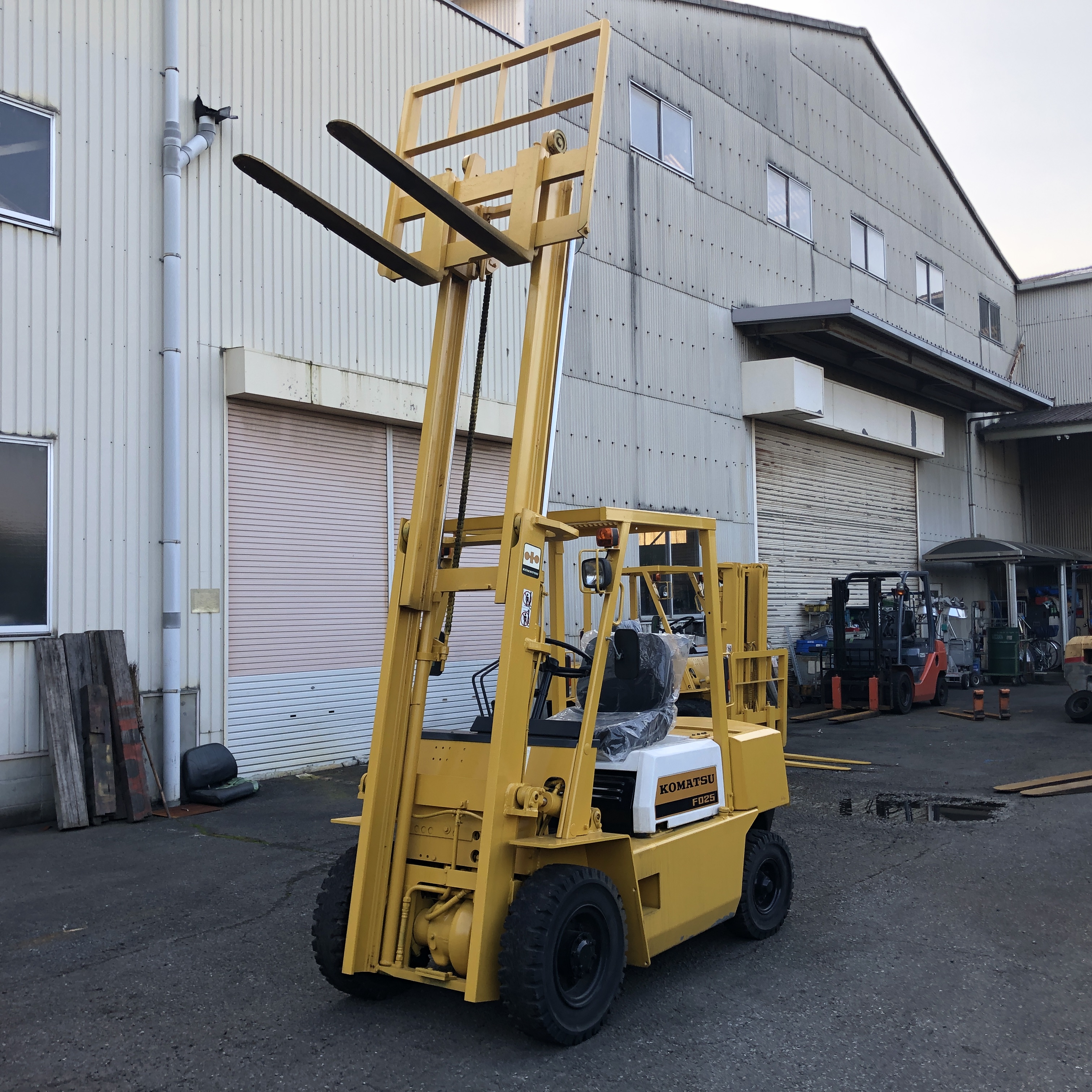 商談中 コマツフォークリフト2.5トン コマツ 2.5Tフォークリフト FD25-10 | マシンライフ