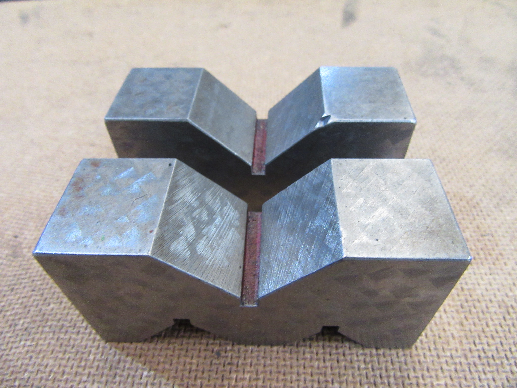 不明 A型ヤゲン台（Vブロック）2個 75x25x38mm