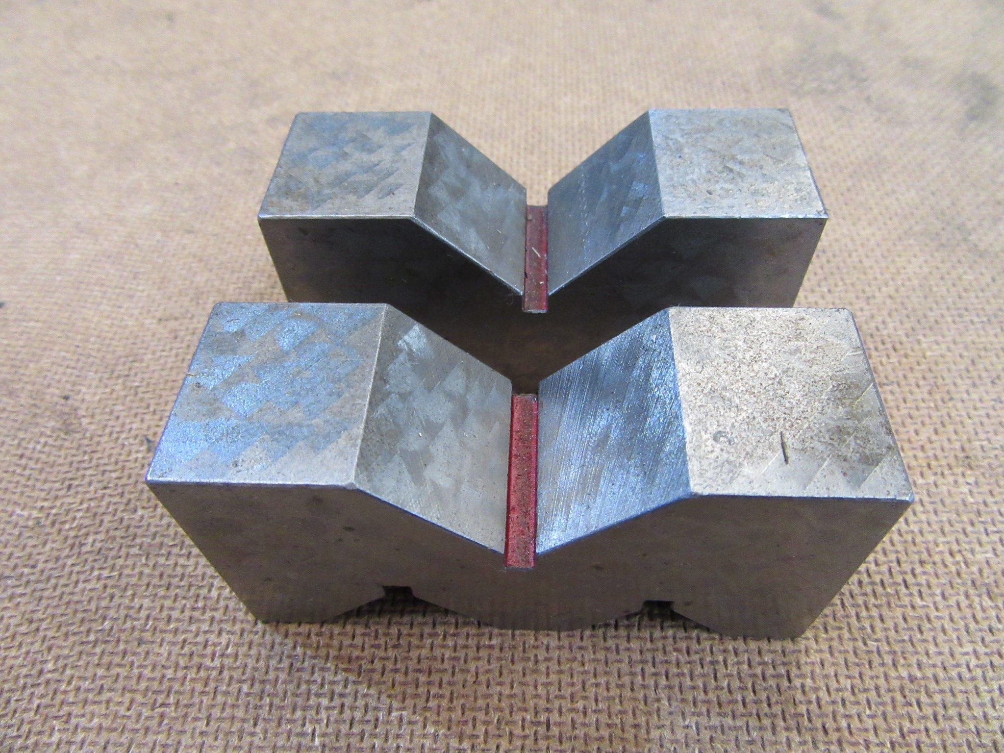不明 A型ヤゲン台（Vブロック）2個 75x25x38mm