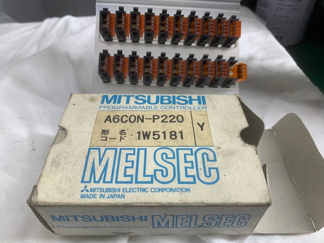 MELSEC ワンタッチコネクタプラグ A6CON-P220