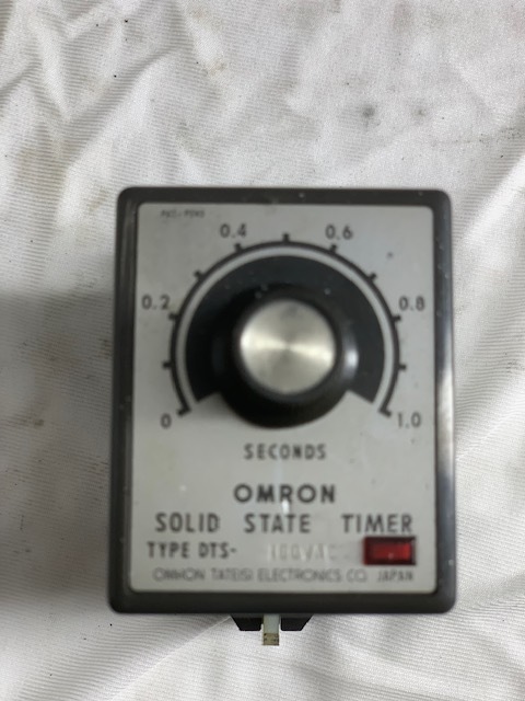 オムロン/OMRON ソリッドステートタイマー DTS　　と　　STP