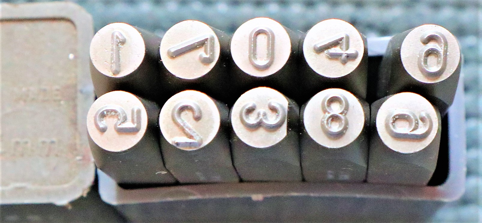 POINCONS A FRAPPER 刻印セット 4mm 0-9