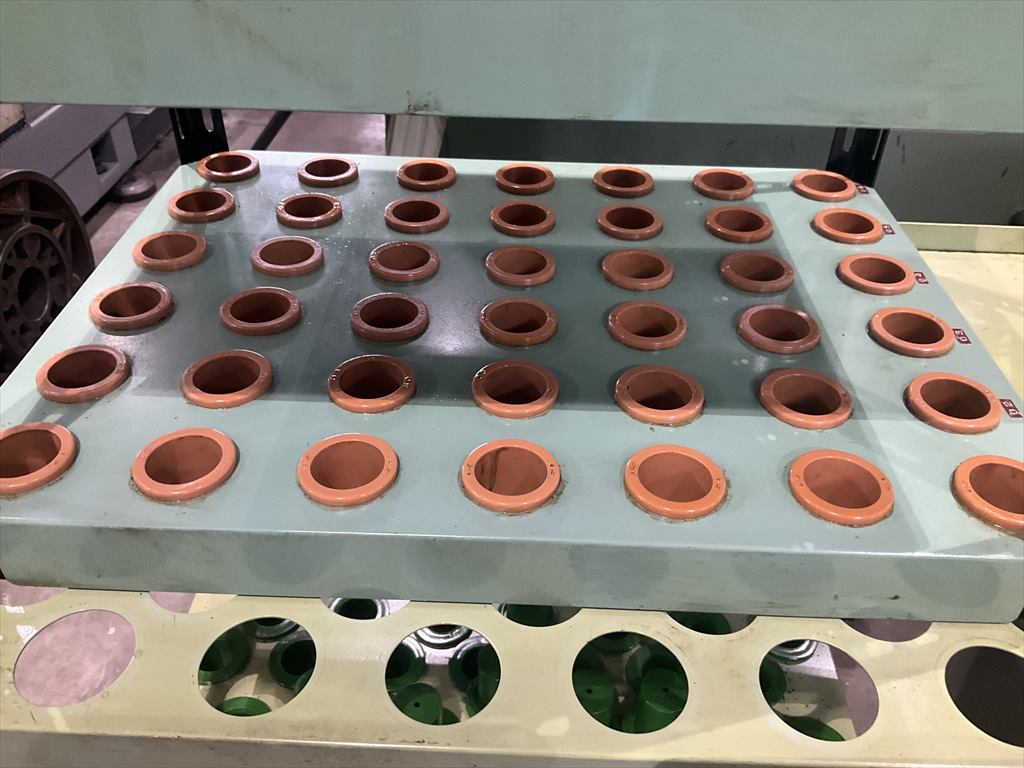 コレットボード 42ポケット×3段　126ポット　530×410×600mm