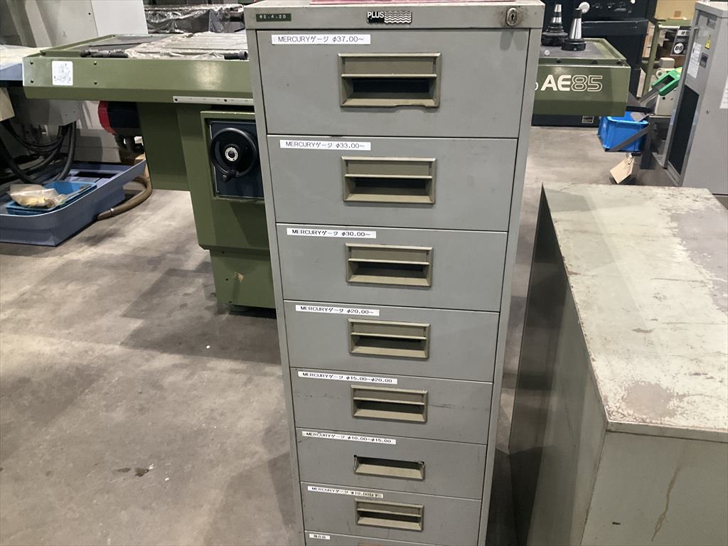 引出し 410×620×1330mm　8段　鍵なし