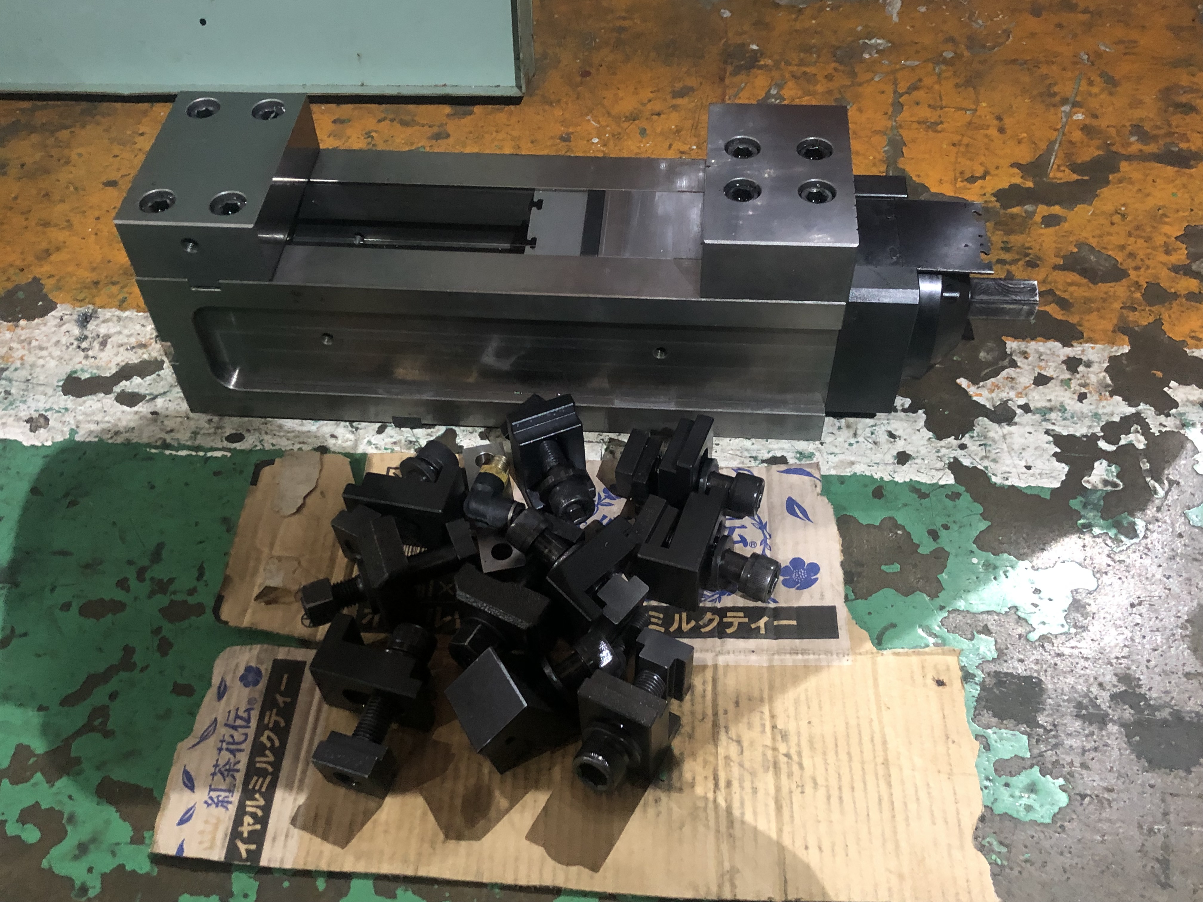 不明 バイス 不明